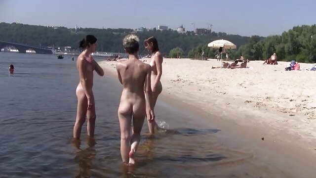 Sexo sem registo  Bia filme pornô com anão Lambeu.